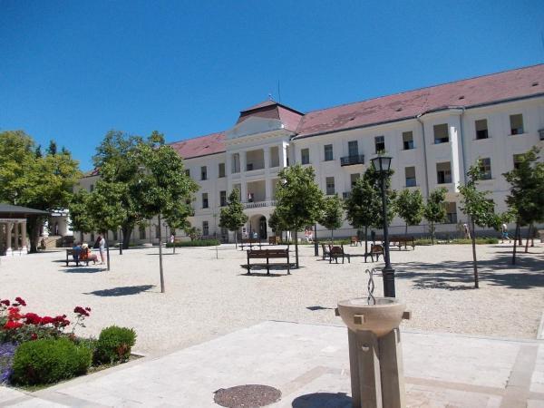 Liliom Apartments Balatonfuered ภายนอก รูปภาพ